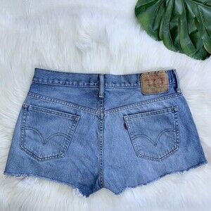 Levi’s 569 Loose Straight Cut Off Jean Shorts 30